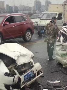 南昌爆料车祸最新消息今天,多车连环相撞，现场情况紧急！  第2张